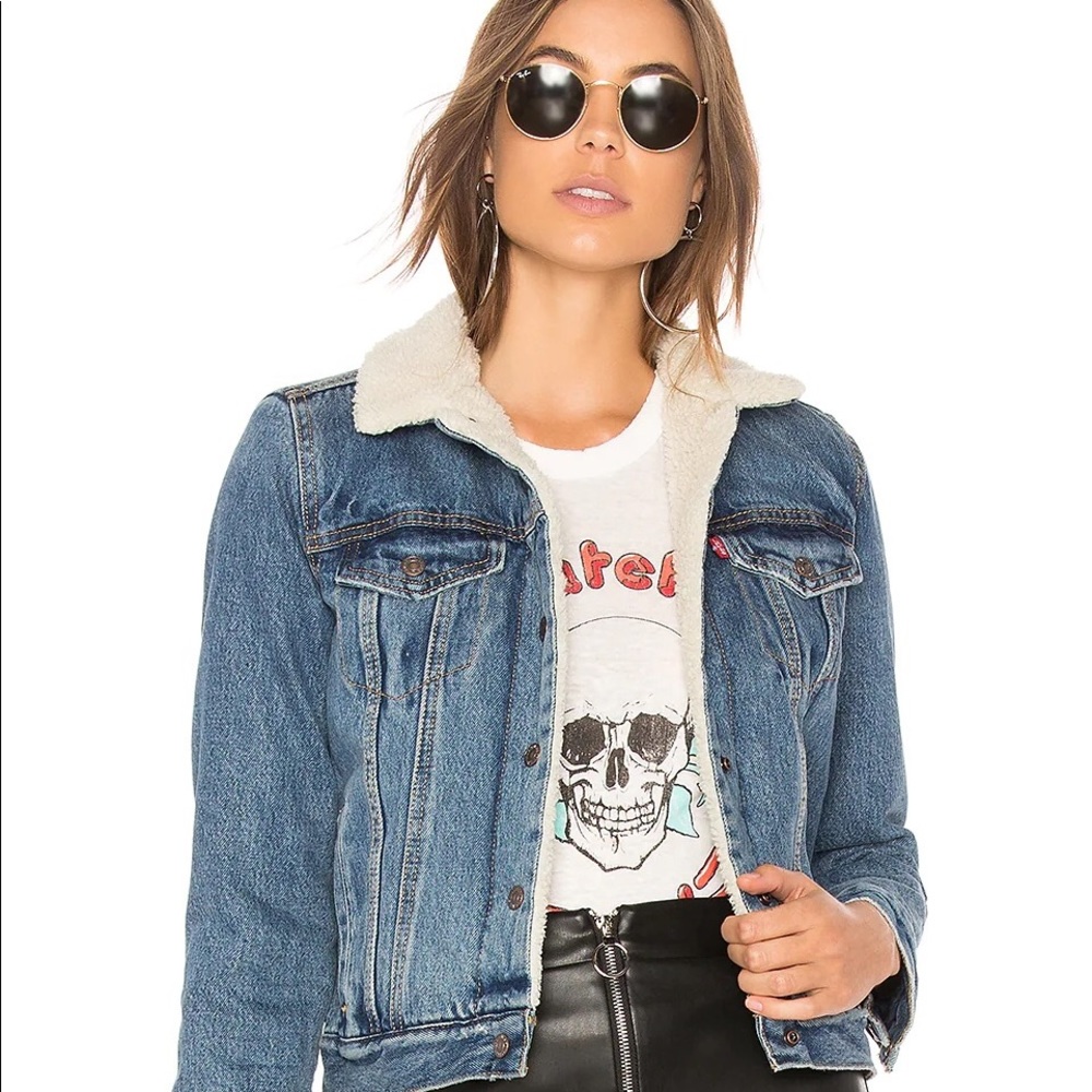 NEW! Levi’s Women’s Original Sherpa Trucker Jacket in Beacon of Light - Picture 10 of 10